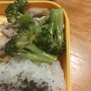 鶏肉とブロッコリーのシーザー炒め